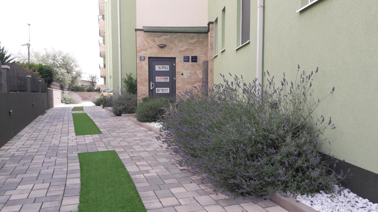 Apartament Apartman Lukiana*** Split Zewnętrze zdjęcie